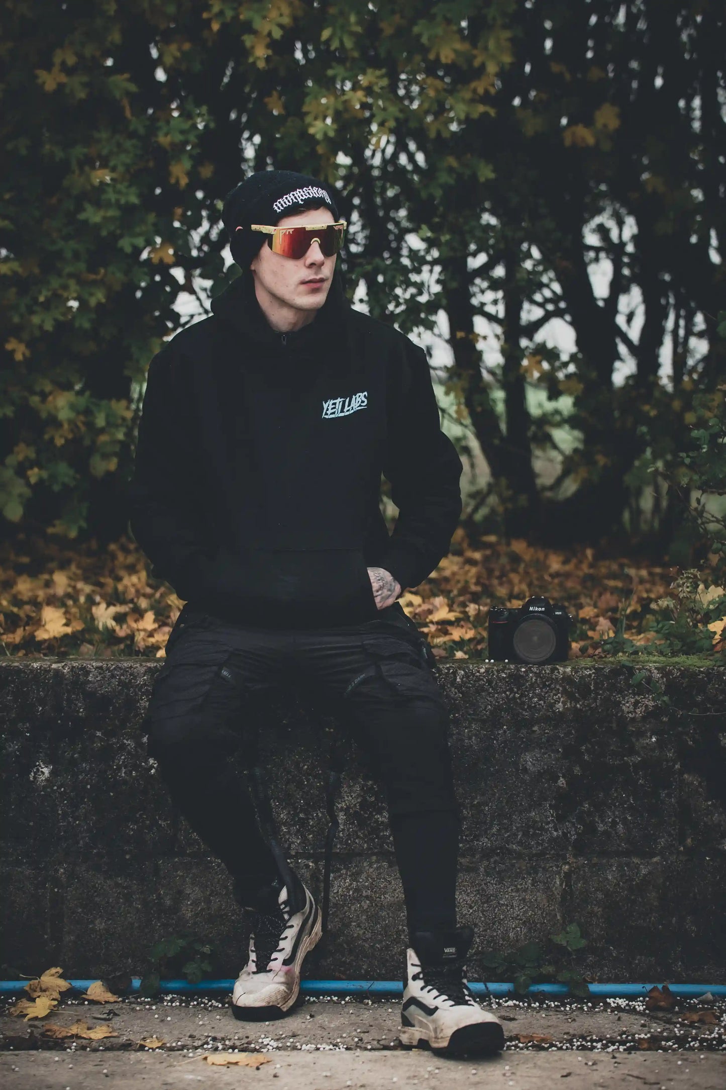 Yeti Labs Frenzy Hoody - Black & Hyper Blue